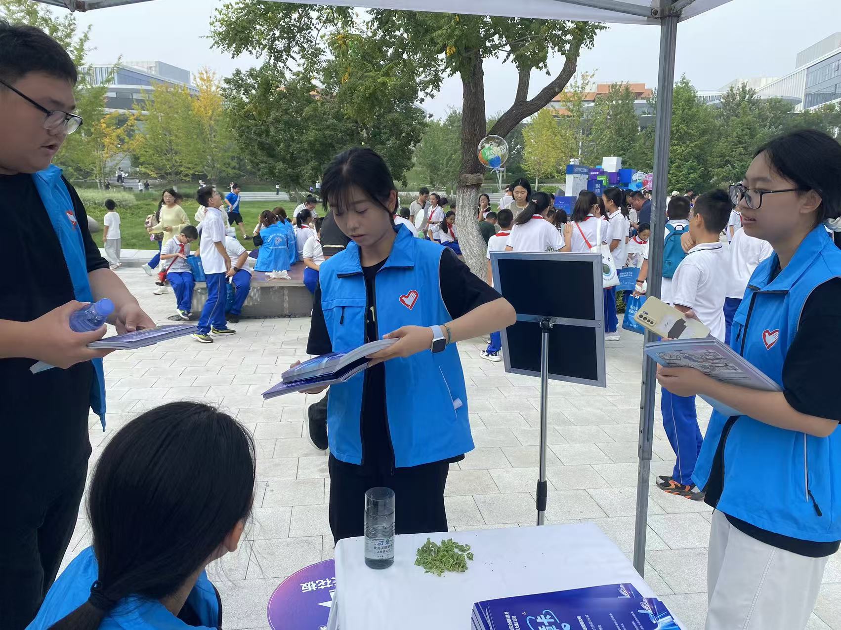 青春助科普！京北职院志愿者点亮怀柔区全国科普月