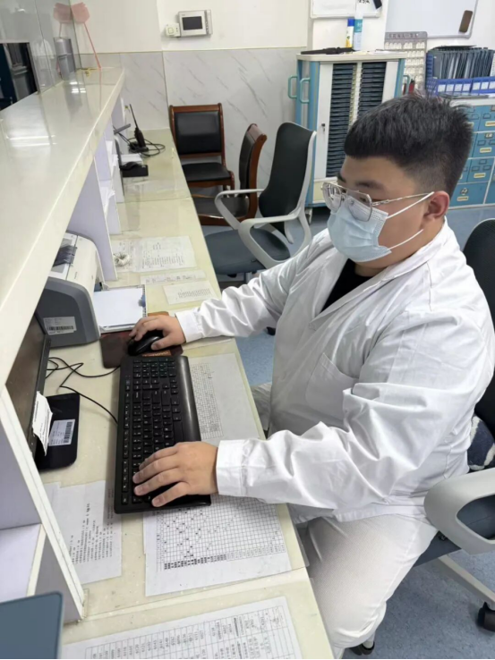 万米高空显担当！我校毕业生郭禹池白衣执甲诠释医者仁心