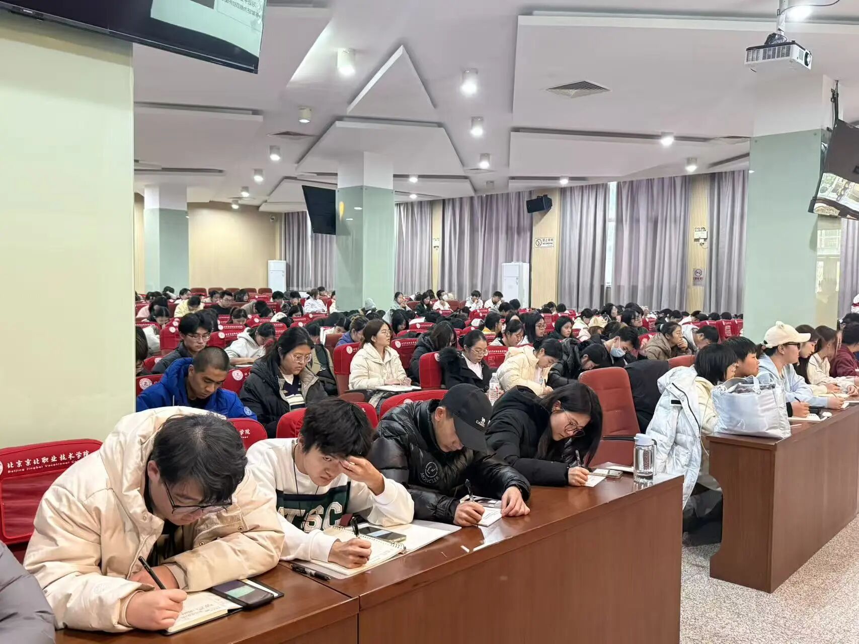 学院2025年入团工作圆满完成