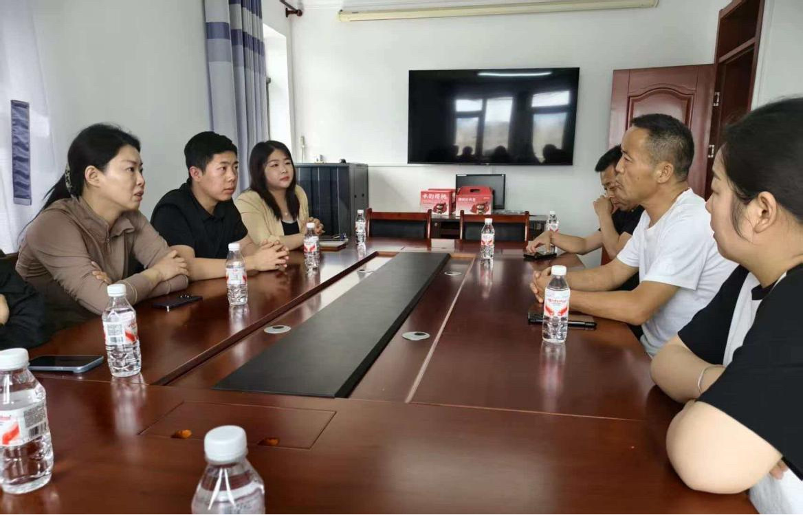 “党建引领+专业融合”模式探索职教赋能乡村振兴路径 ——教育与管理系师生赴杨家东庄村开展实地调研活动